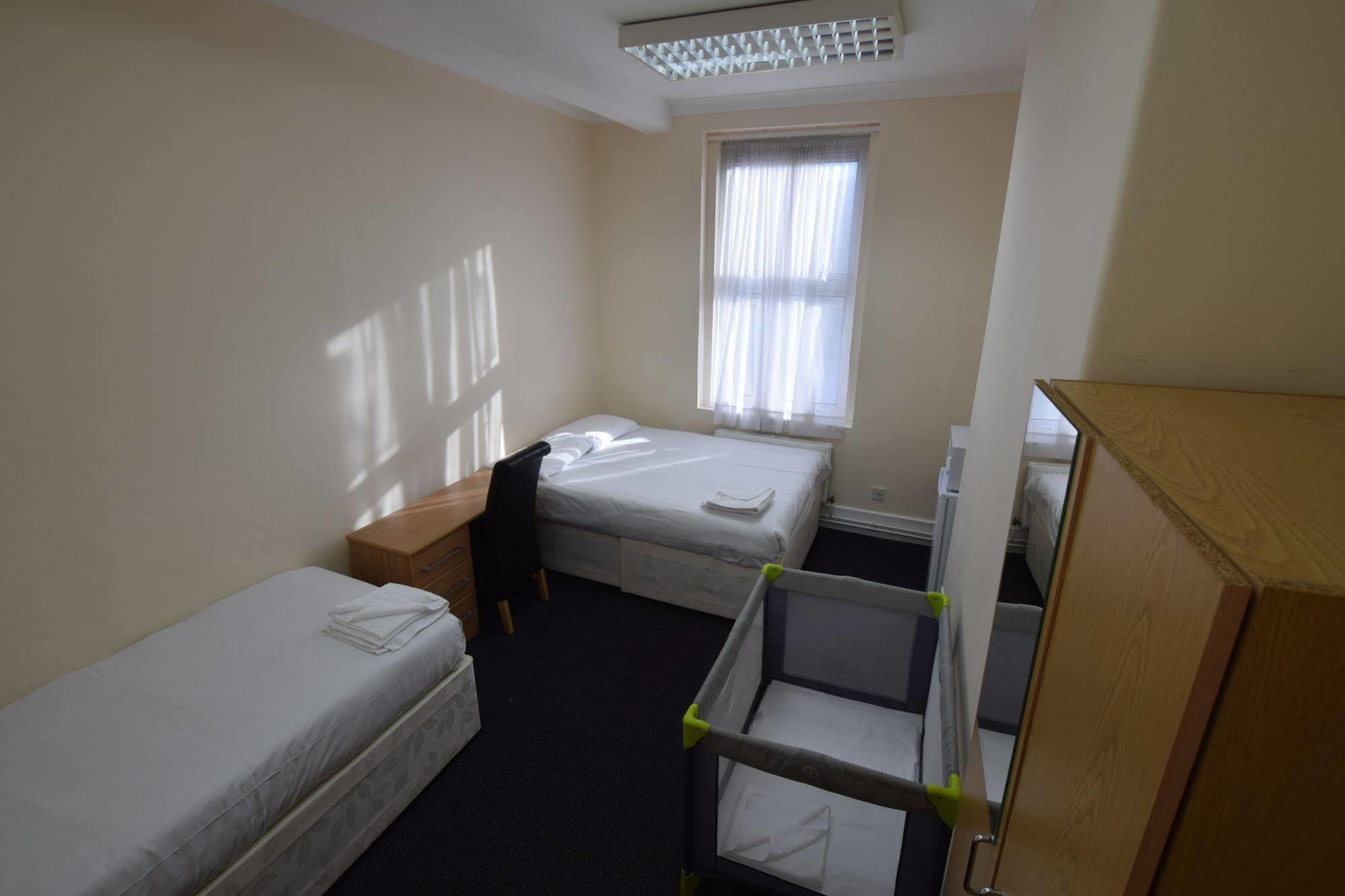 York Hotel Ilford Extérieur photo